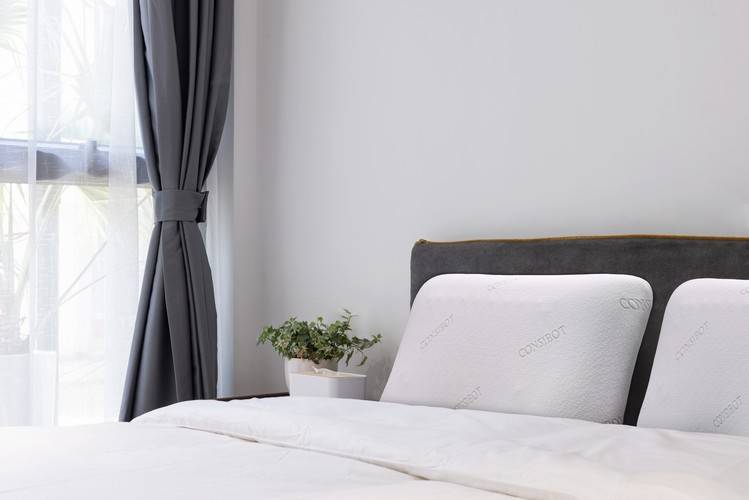 选择康姿百德柔压磁性豪华枕，守护青少年颈椎健康成长